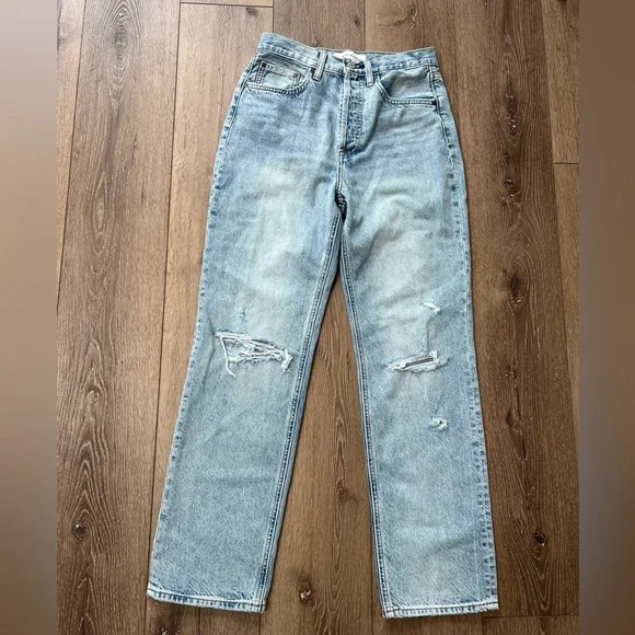 Aritzia Denim Forum The Joni High Rise Loose 29L
Super high-waisted loose jeans - Picture 2 of 6